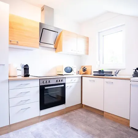 Apartman Design-ferienwohnung In Am Nuerburgring: Platz Fuer 6, Kueche, Wifi, Netflix Kelberg