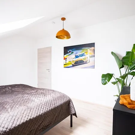 Apartman Design-ferienwohnung In Am Nuerburgring: Platz Fuer 6, Kueche, Wifi, Netflix *