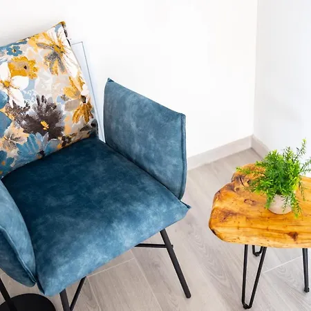 Lägenhet Design-ferienwohnung In Am Nuerburgring: Platz Fuer 6, Kueche, Wifi, Netflix