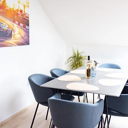 Design-ferienwohnung In Am Nuerburgring: Platz Fuer 6, Kueche, Wifi, Netflix Apartman