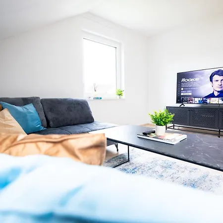 Apartman Design-ferienwohnung In Am Nuerburgring: Platz Fuer 6, Kueche, Wifi, Netflix Kelberg