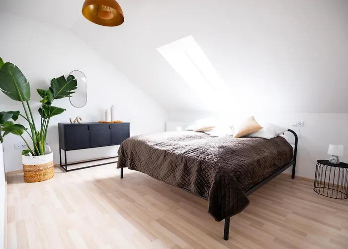 Design-ferienwohnung In Am Nuerburgring: Platz Fuer 6, Kueche, Wifi, Netflix Lägenhet Kelberg