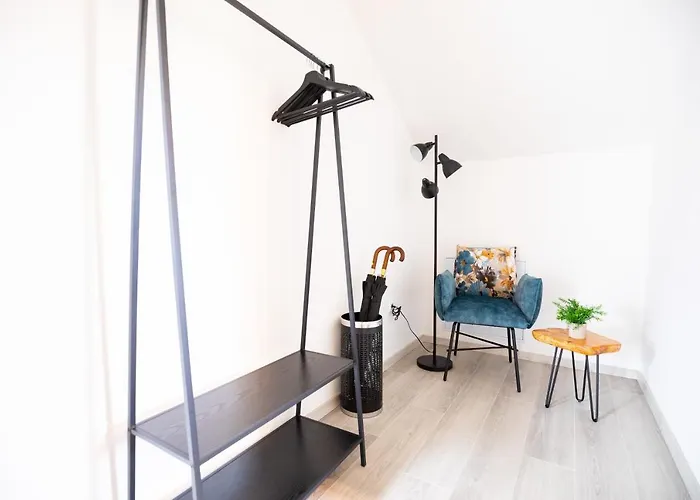 Design-ferienwohnung In Am Nuerburgring: Platz Fuer 6, Kueche, Wifi, Netflix Kelberg